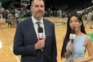 专家身高好高！周玲安赛前现场专访ESPN记者